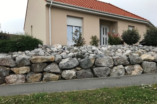 Enrochement à Cambo-les-Bains